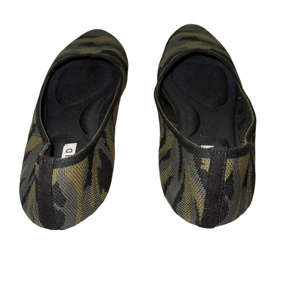 Torrid Camo Knit Pointed Toe Flat - Picture 4 of 6